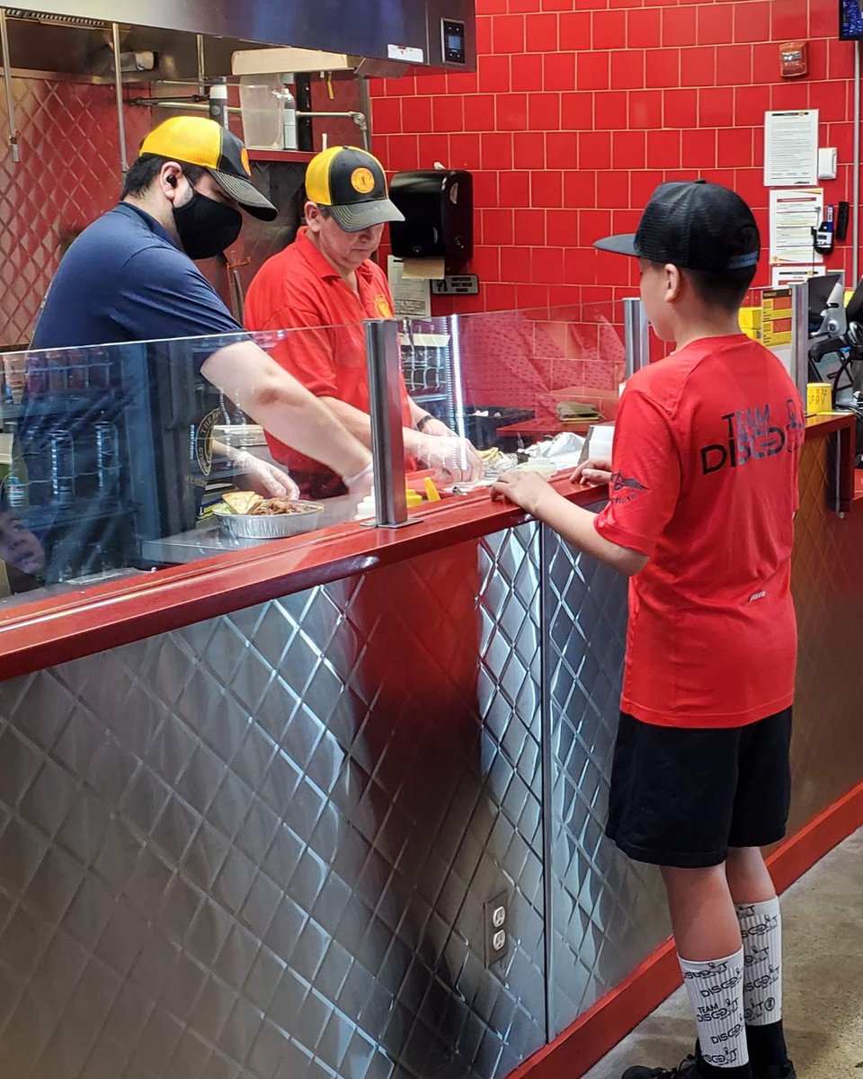 lizamadiscgolf's tweet photo. My MA2 win on Sunday was memorable for more than the tasty @HalalGuys meal I enjoyed after. 🥙

This tourney was held where I first played #discgolf, and earning this 🏆 as I prepare for 2023 @PDGA Junior Worlds was HUGE.

Thanks to all who made Camp-Out Shoot-Out possible! 🙇🏽 https://t.co/zTkjCXf5c8