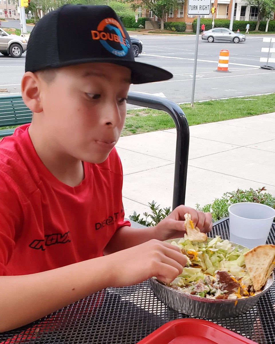 lizamadiscgolf's tweet photo. My MA2 win on Sunday was memorable for more than the tasty @HalalGuys meal I enjoyed after. 🥙

This tourney was held where I first played #discgolf, and earning this 🏆 as I prepare for 2023 @PDGA Junior Worlds was HUGE.

Thanks to all who made Camp-Out Shoot-Out possible! 🙇🏽 https://t.co/zTkjCXf5c8