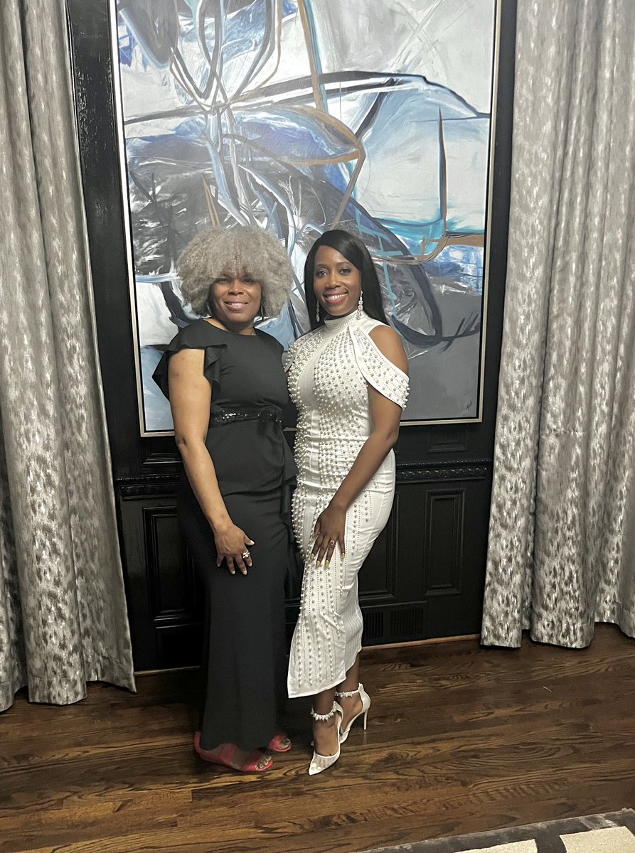 smcameronlaw's tweet photo. Happy to have attended the #MercerBLSA Annual Alumni Gala. Mercer Law Black Excellence at its finest.
Thrilled to support my lovely Soror Jill Edmondson ‘05 (2nd slide) as the keynote speaker for the evening.
#MercerLaw #MercerBLSA #BlackLawyersMatter https://t.co/VoM2TxWpq0