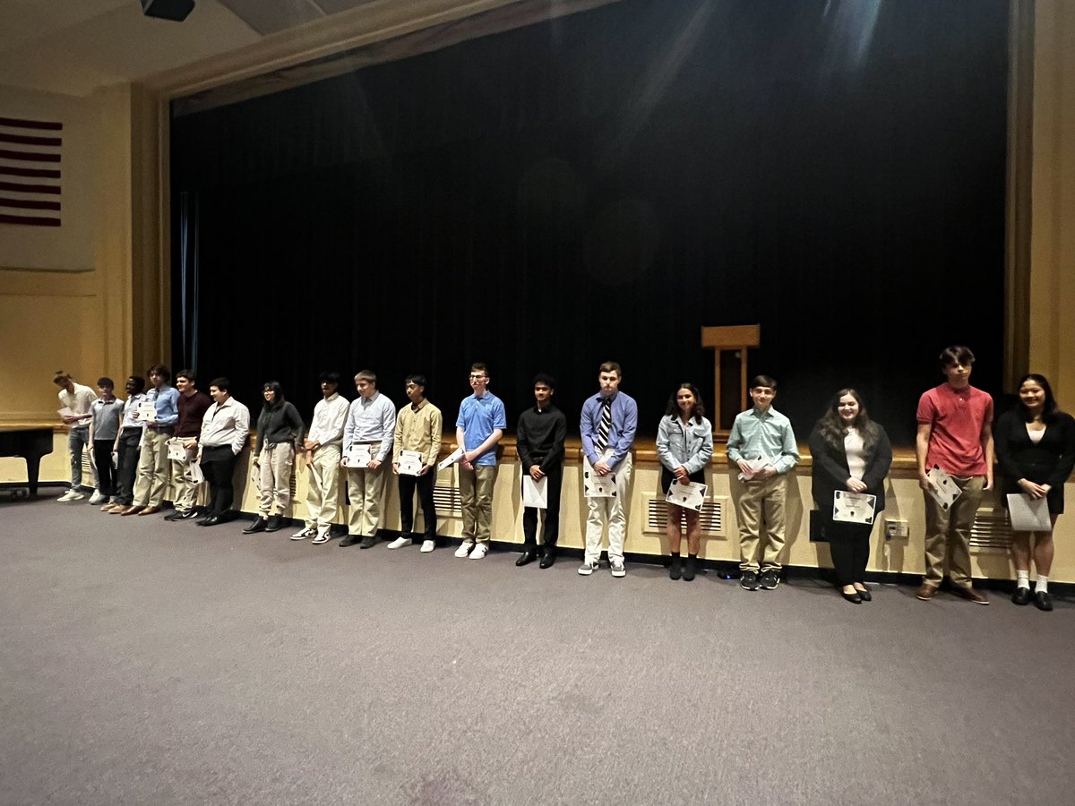 Taramauer's tweet image. Congratulations to our 20 Newly Inducted OHS Computer Science Honor Society students! #ThisIsOSD #OHSMath #OHSCSHS @OSchoolsPR @TeachMitch @DianeProvvido @Mr_BCrofts