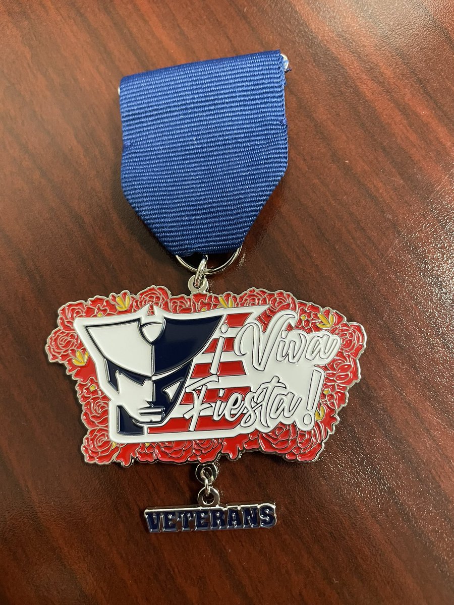 Mig_Gonz0's tweet image. The week of medals. Collecting WINS @SAVeteransHS. Shout out to our @VMHSdesign student for the design on these beauties. #DBNL