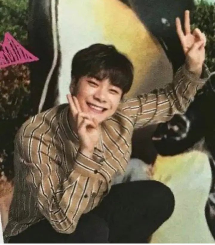 xrlldxgzmn's tweet photo. rest in love, moonbin. 🕊 https://t.co/3Mcr15LmYX