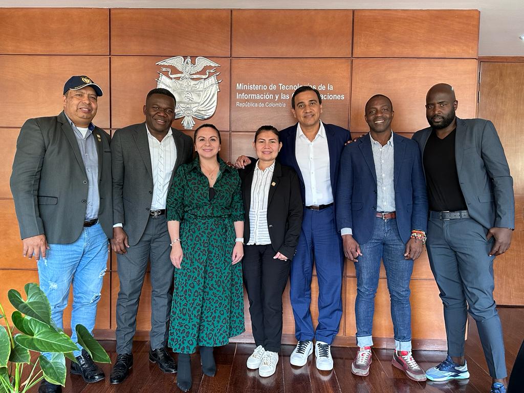 Ministerio_TIC's tweet photo. Hoy la ministra TIC @SandramUrrutia recibió a los congresistas de las Circunscripciones Transitorias Especiales de Paz: @HaiverRinconRC, Karen Manrique, Jhon Núñez y Gerson Lisímaco Montaño. En el encuentro les presentó su estrategia #ConectaTIC360. https://t.co/3PrSn1Nebr