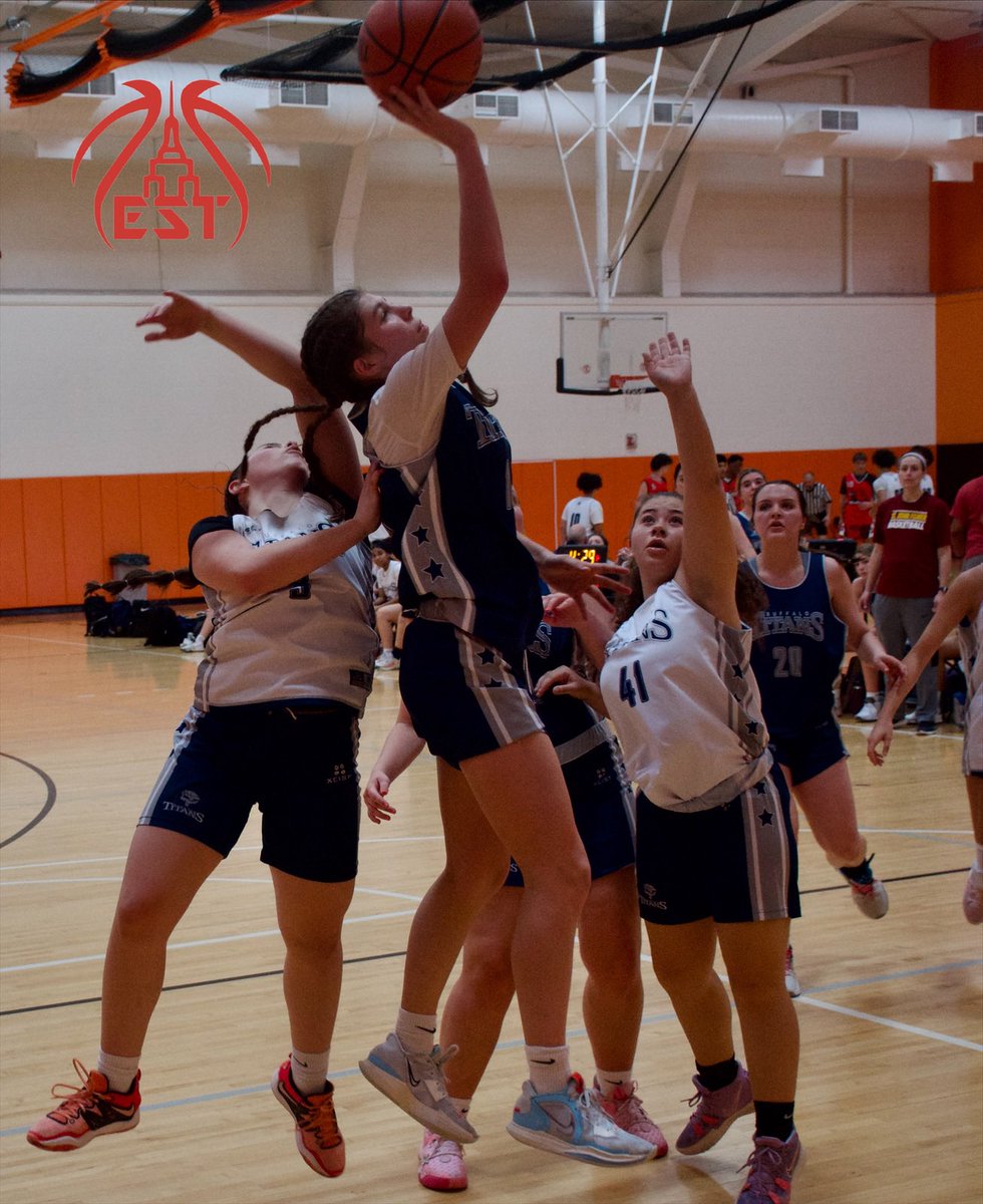 Who’s in #ESTWNYWarmup:

Newer to me, but not for long. Strong freshman year ✔️ and if the weekend was any indication, the 585 might have a real problem on their hands 🔥 happy to have 2026 <a href="/rhylin__12/">rhylin fehrenbach</a> (Victor/<a href="/buffalotitans/">Buffalo Titans</a>) set for next Friday!

empirestatetakeover.com/2023/04/06/2nd…