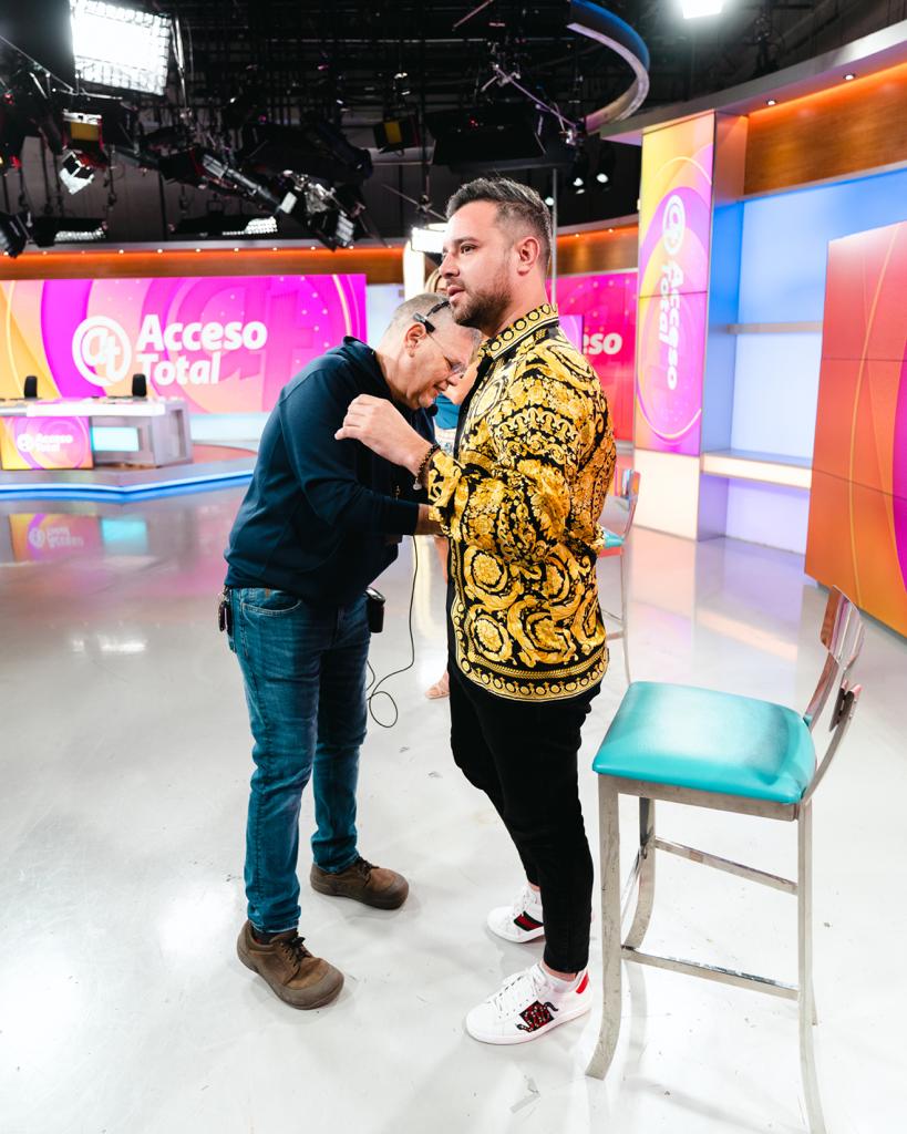 adonaymuse's tweet photo. La pasamos rico en #AccesoTotal de @Telemundo un sueño todo esto que vivo! 🙏

@osmariel

#GiraDeMediosMiami 🇺🇸 https://t.co/iqnWIFe6WM