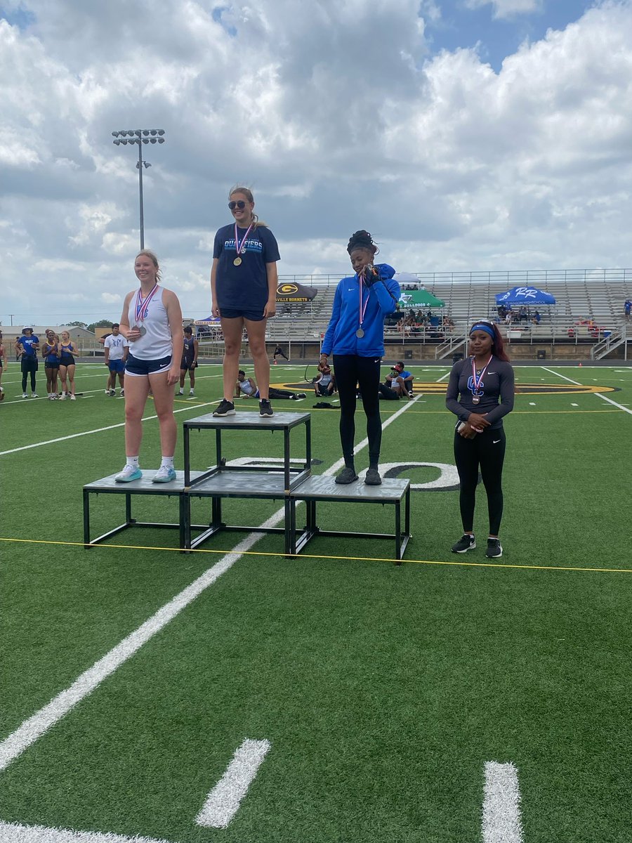 reeeeeupppppp's tweet photo. Congratulations to..
@_katrinaaa11_ - 2nd in shot put
@EyannaAmos - 4th in shot put
Both are heading to regionals👏🏽👏🏽 Way to go girls! #WeThrow @CCadetAthletics @ConnallyISD @GerikTerry @connally_hs https://t.co/T7c3eYDgLM