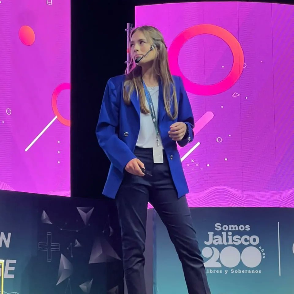 Steren_Mexico's tweet photo. ¡Brillamos junto con nuestros embajadores de marca @aziel_medinaa @bio_makers y @imdulcevargas en @talentrepublic_ 2023! 
 Impulsar el crecimiento, la educación y el talento de los jóvenes estudiantes de México.💙🤍🇲🇽 https://t.co/zx0tZmvNsG