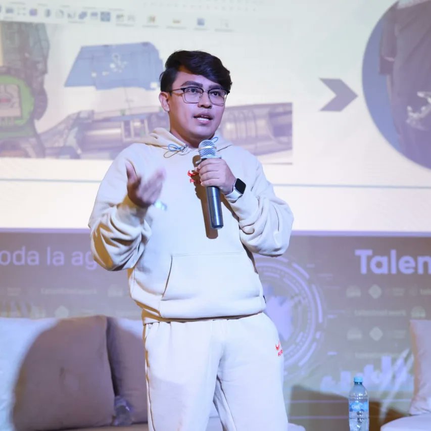 Steren_Mexico's tweet photo. ¡Brillamos junto con nuestros embajadores de marca @aziel_medinaa @bio_makers y @imdulcevargas en @talentrepublic_ 2023! 
 Impulsar el crecimiento, la educación y el talento de los jóvenes estudiantes de México.💙🤍🇲🇽 https://t.co/zx0tZmvNsG
