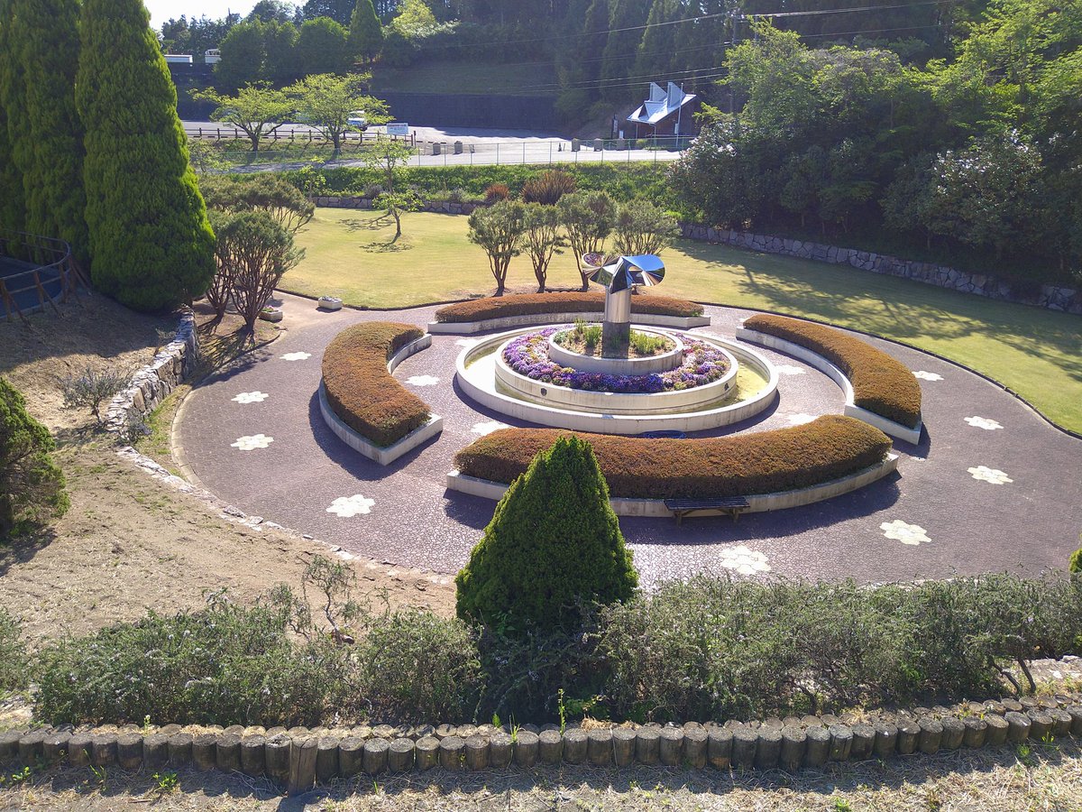 love_cafe_'s tweet photo. いわきフラワーセンター散策
風車とネモフィラ
色とりどりのパンジー
野道に楚々と咲く花
イングリッシュガーデン https://t.co/TIbVYj7pTl