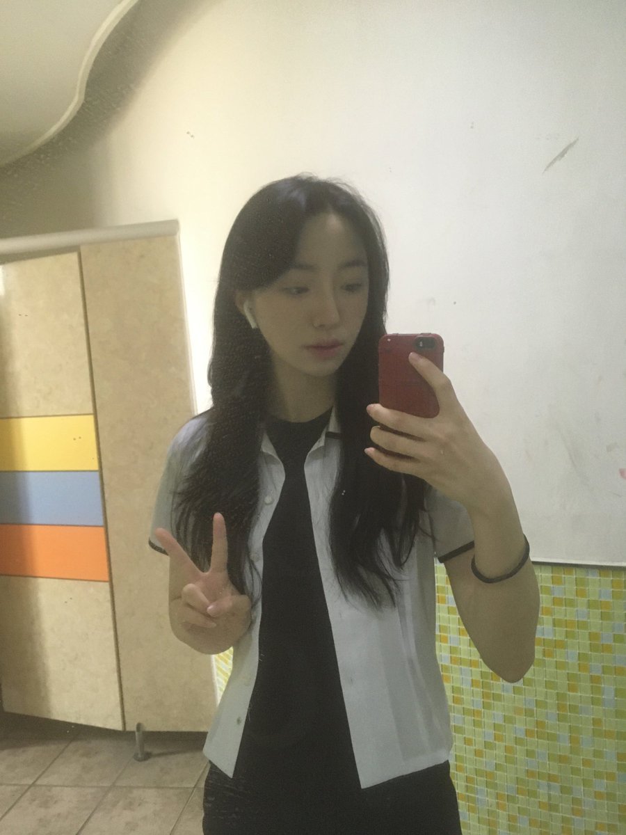 오늘도 개같이 폰내서 트위터 못 함