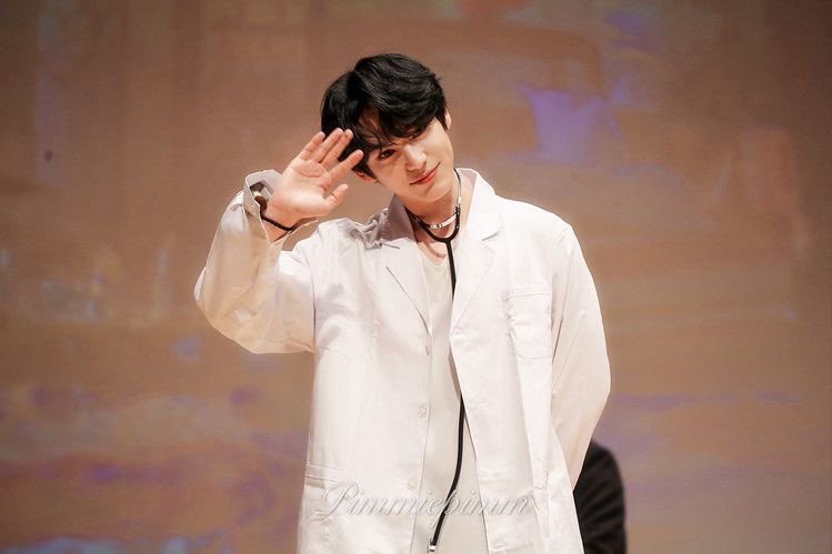 AlwaysNeedChan's tweet photo. 좋은 아침 v_@🖤

#허찬 #heochan #HEOCHAN https://t.co/ff3zh0Z3Zo
