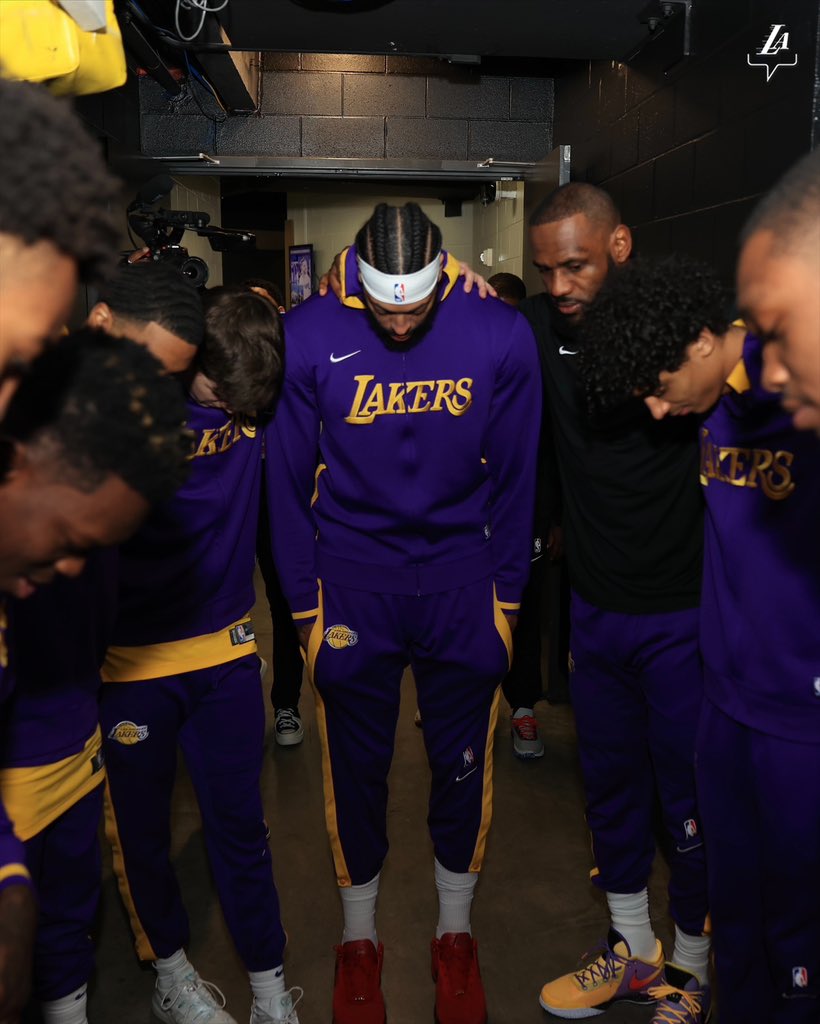 Lakers's tweet photo. Together. https://t.co/oeD5OcoGTp
