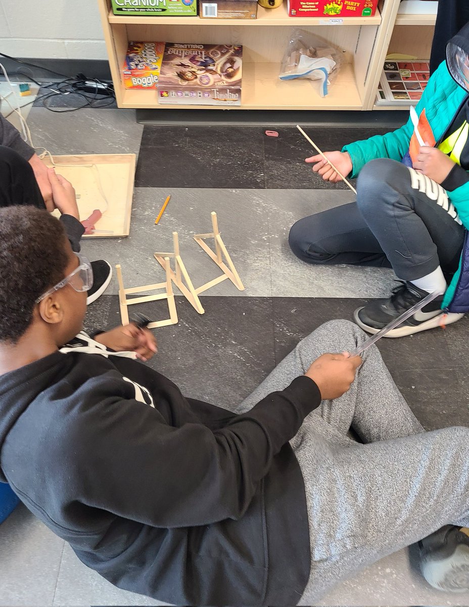 Ss are truly impressing us with the collaboration, planning &amp; execution of their Catapult designs. 7s are working hard to test, record data, and modify our designs for our final competition. But...who will get over "the wall"?! <a href="/DesmondHDSB/">Viola Desmond Public School</a> @Ms_SCrawford <a href="/MrJolly07469254/">Mr. Jolly</a>