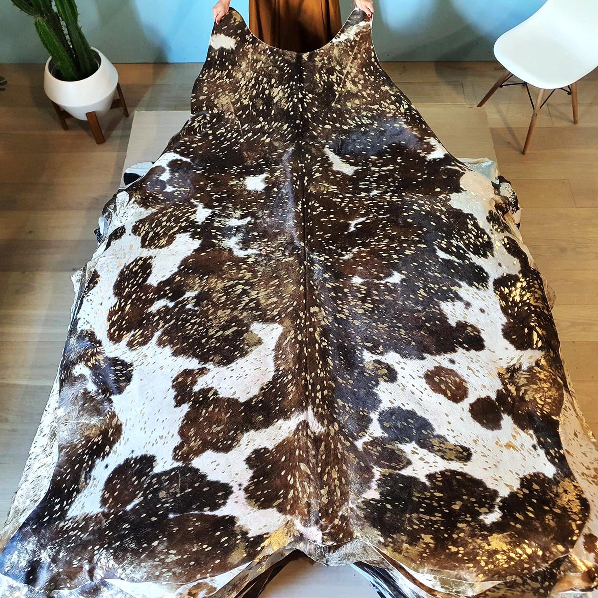 eCowhides's tweet photo. $299 - Natural Brazilian Tricolor Metallic Gold Cowhide Rug Size XX Large 050

https://t.co/4gA0FRZ4ZT

#luxurydesign #realcowhide #luxuryliving #cowhiderug #leather #ınterıordesingner #interior #brazilian #luxury #decor #homedecor #rugs #interior #interiordesign #homedecoration https://t.co/9iOwLVoah0