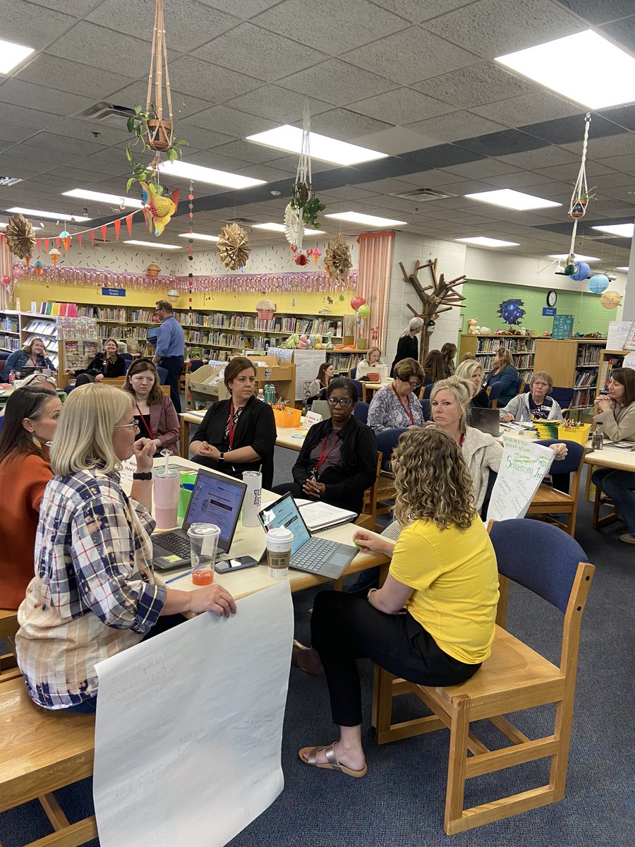 MaggieFitzger20's tweet photo. Teachers collaborating as we wrap up our Teacher Clarity module work! #greatpeopledoinghardwork
#huspride https://t.co/g1wmhvQLyj