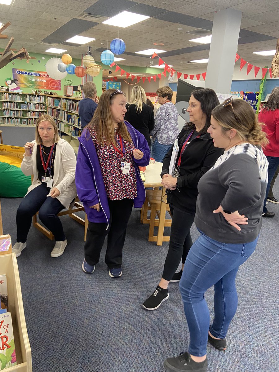 MaggieFitzger20's tweet photo. Teachers collaborating as we wrap up our Teacher Clarity module work! #greatpeopledoinghardwork
#huspride https://t.co/g1wmhvQLyj