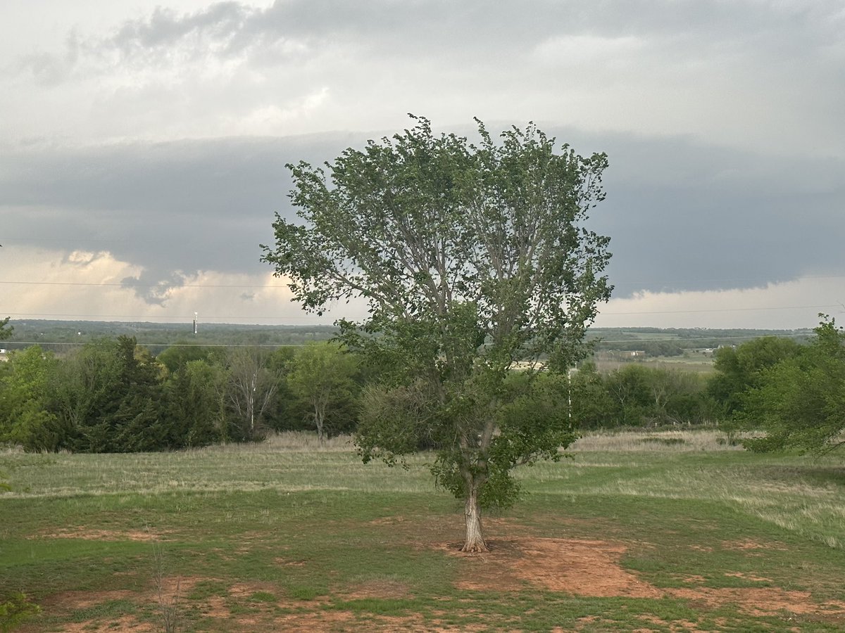 _AshlynMitchell's tweet photo. View of lowering tornado in Washington, OK!  @tornadopayne @NEWS9 https://t.co/Jii41kC2zf