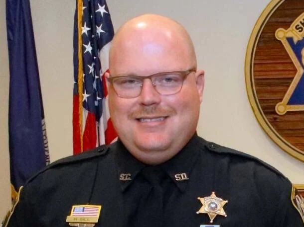 darafaye's tweet image. An off-duty sheriff’s deputy with @SCPSheriff left his 2 young kids alone in a running vehicle outside a church daycare with a loaded gun that wasn’t secured. 

His 9yr old fired the gun&amp;amp;hit a car. But he isn’t facing any consequences. Someone call CPS. 

Meet Officer Henry Sill.