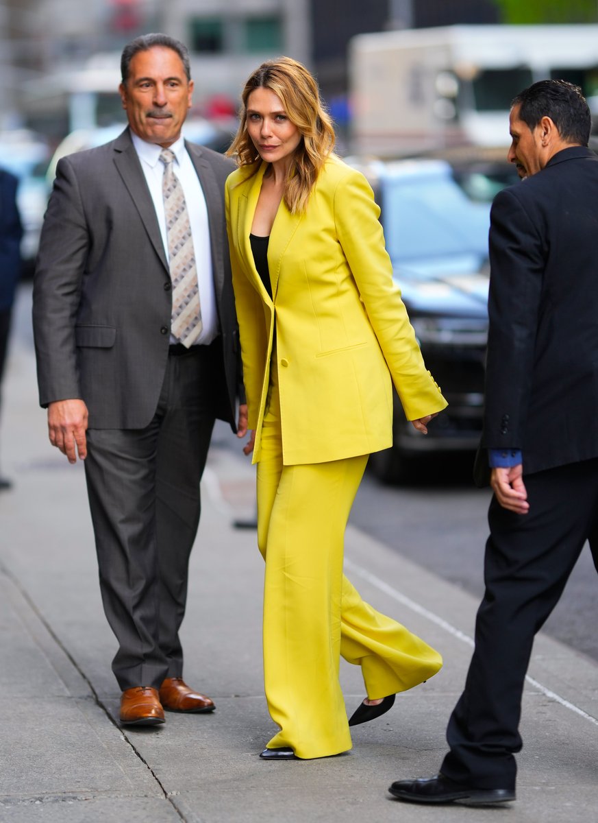 etnow's tweet photo. The power Elizabeth Olsen has on us. https://t.co/sQiyJqeEYX