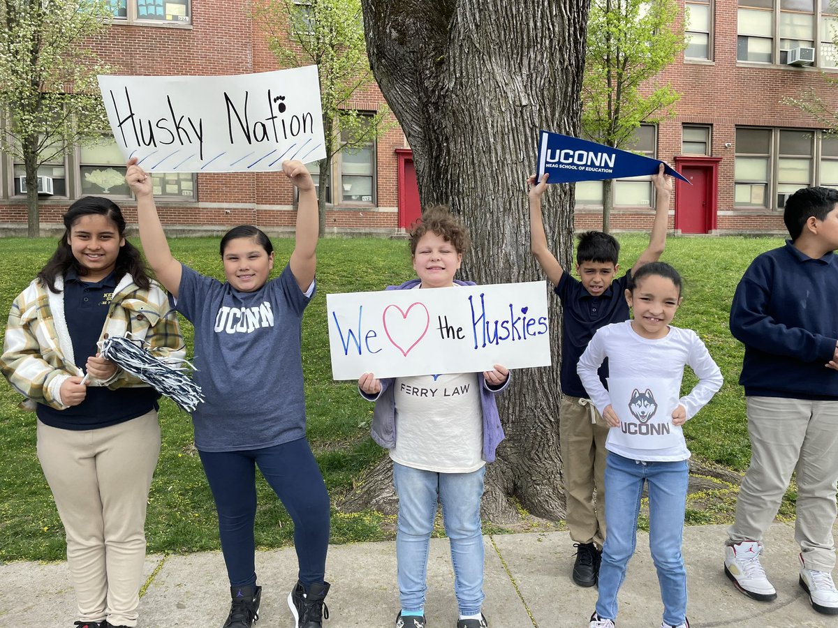 LOVED celebrating our amazing UConn student teachers and interns today! 💙🤍<a href="/UConnNeag/">UConn Neag School of Education</a> <a href="/HartfordSuper/">Dr. Andraé Townsel</a> <a href="/Hartford_Public/">Hartford Public Schools</a> <a href="/UConnHuskies/">UConn Huskies</a>