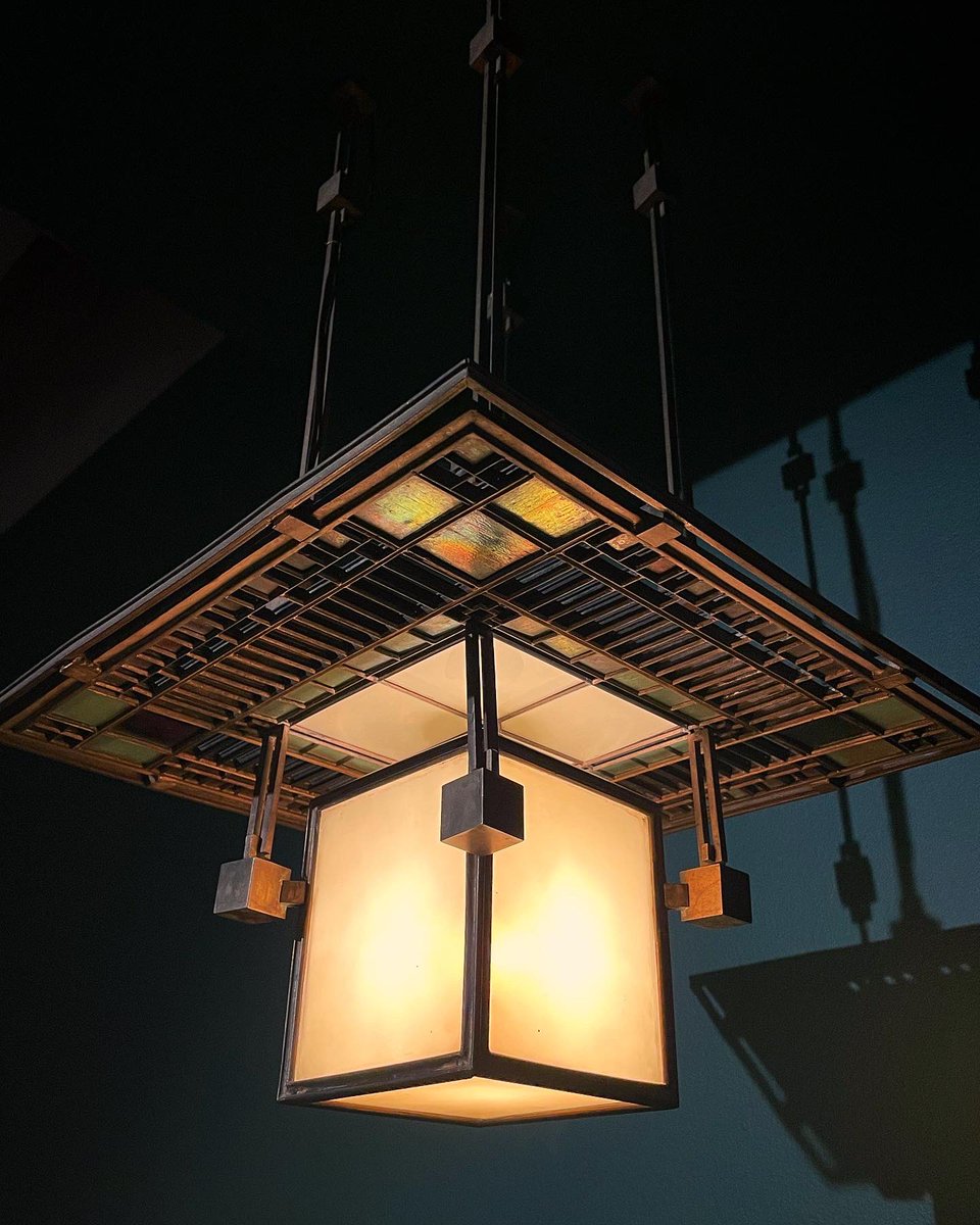 tclary14's tweet photo. New auction record set for #FrankLloydWright !! This ceiling light from the #WolfFamilyCollection just achieved $2.9 million @Sothebys https://t.co/YBV1USrV7a