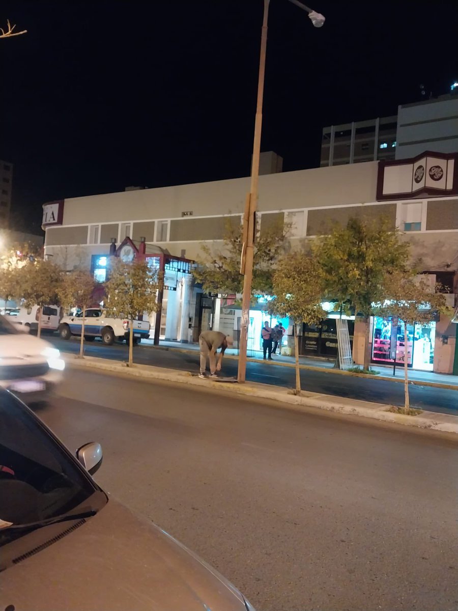 cgmackarthy's tweet photo. Comenzamos con el retiro de nuestra cartelería. Así colaboramos con la limpieza de la ciudad ! #Trelew https://t.co/g7h8QJh2Fe