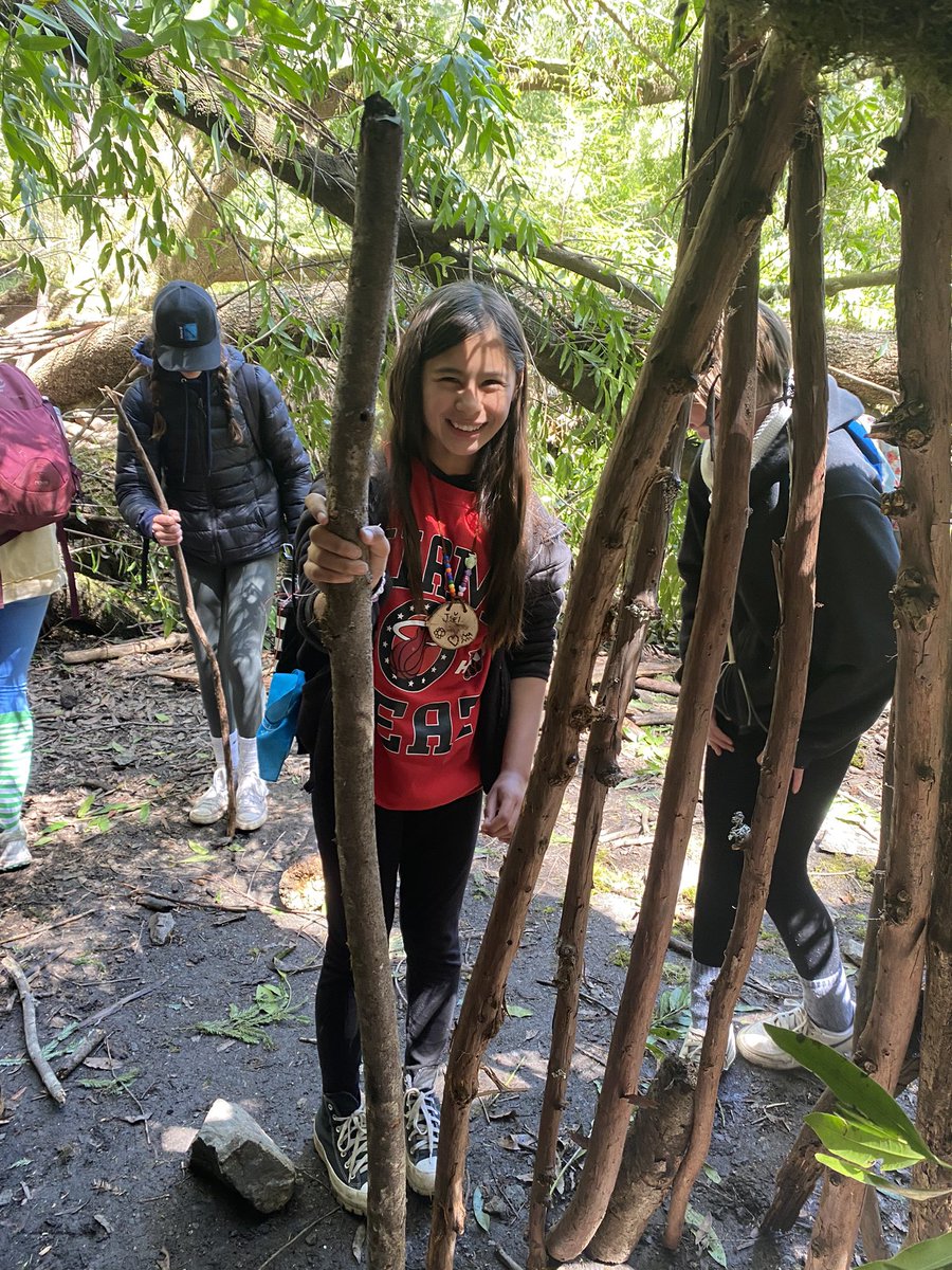 msjanuleski's tweet photo. Building huts in survival! @pennpanthers https://t.co/yrNbA1Roqe