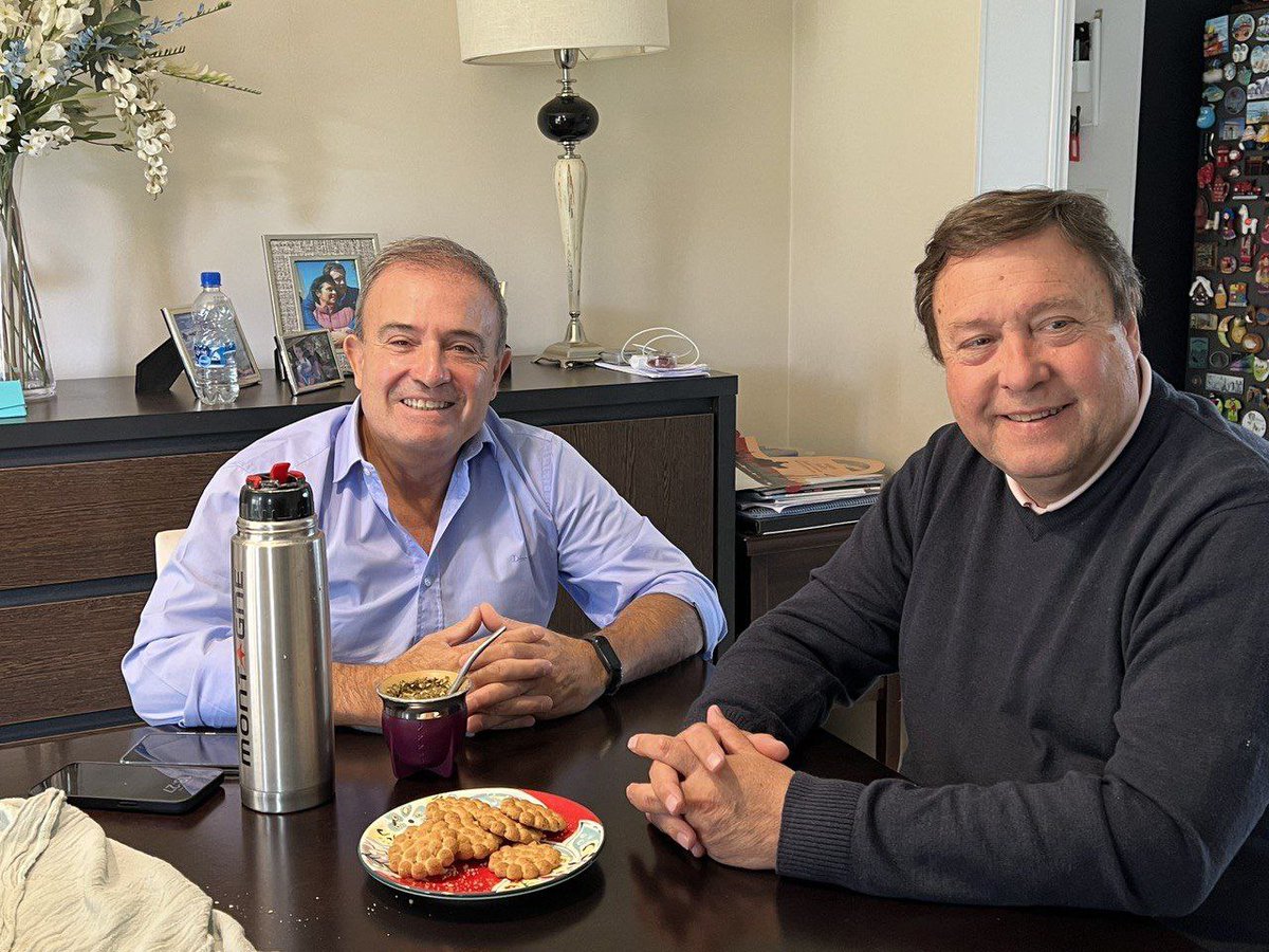 JuanGorosito's tweet photo. Las fórmulas Weretilneck-Pesatti y Castro-Bichara ganaron en todas las escuelas de todos los barrios viedmenses.
Un enorme respaldo, una gran motivación para lo que resta del gobierno municipal y lo que se viene después del 10D... https://t.co/vf6Uzc0079