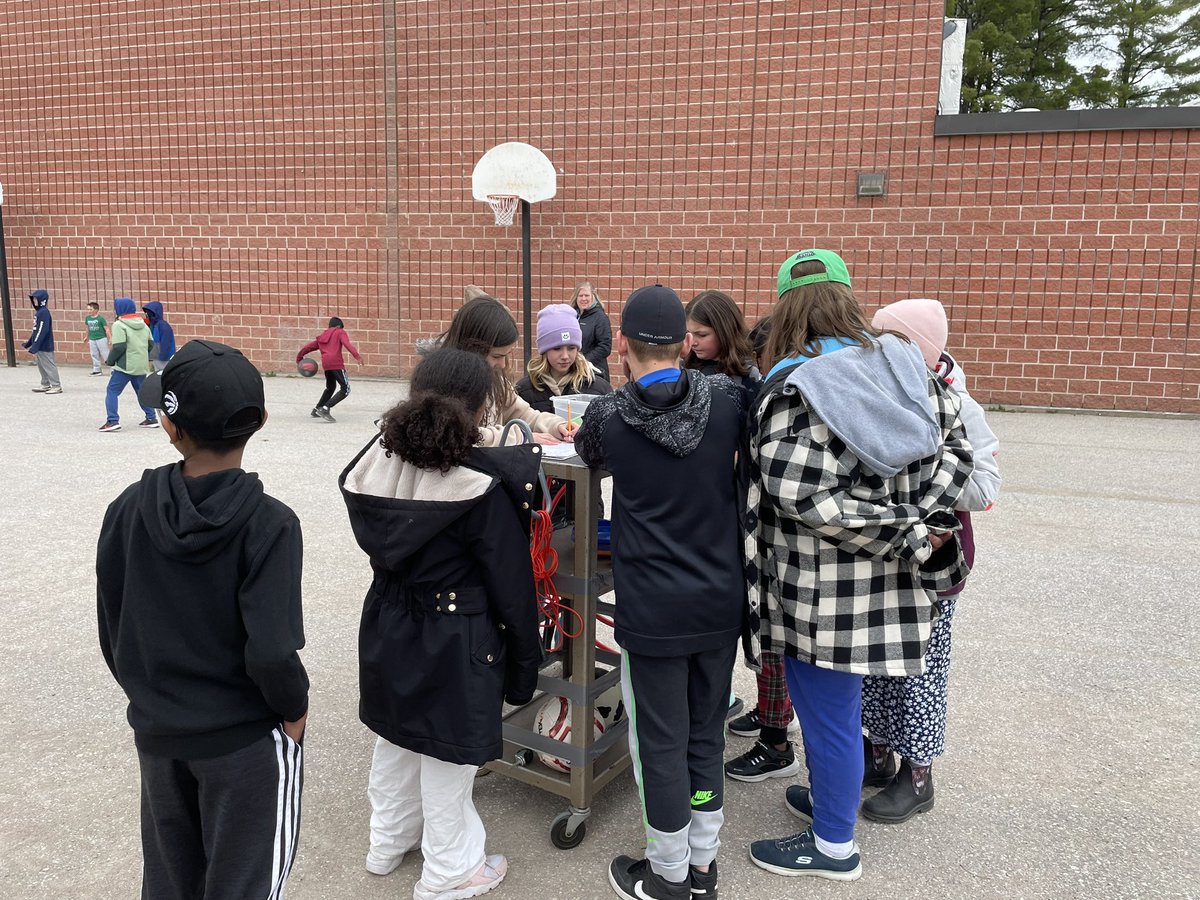 Our Jr leaders launched the PRES activity cart today! If you have extra outdoor equipment laying around your garage looking for new friends, our activity cart will share it out.👍 #BeActive #Belonging <a href="/GjacobsG/">GLJacobs</a> #OwnYourTomorrowPRES