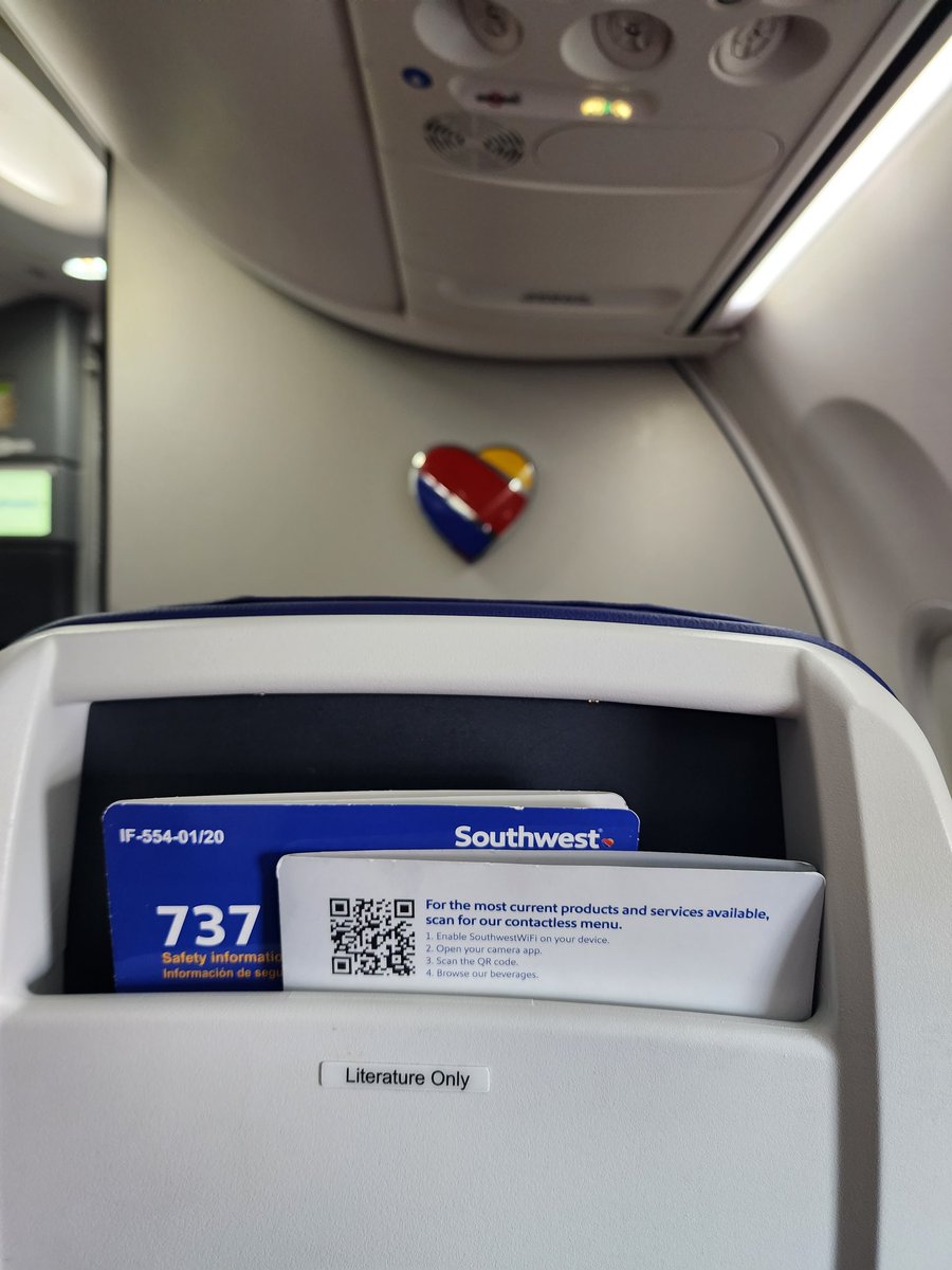 JazzyMoonJess's tweet photo. I want to know WHY #1. @SouthwestAir attendant wouldn't give me a reason WHY I couldn't sit where I was sitting &amp; when asked he said "we have our reasons" wtf does that even mean? #2 why isn't there assigned seating? IT 👏🏼 CLEARLY 👏🏼 DOESN'T 👏🏼 WORK #angryflyer #SouthwestAirlines https://t.co/giSCAk2BKS