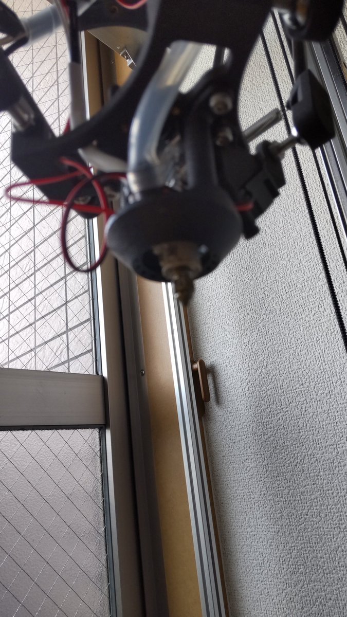 _gear_geek_'s tweet photo. HexaPrinterはBirdAirSystemを搭載しました。これにより課題だった造形物の冷却が可能になりました。エアの供給源は五月蠅いエアポンプです。　#HexaPrinter https://t.co/rWa7PyzxFE