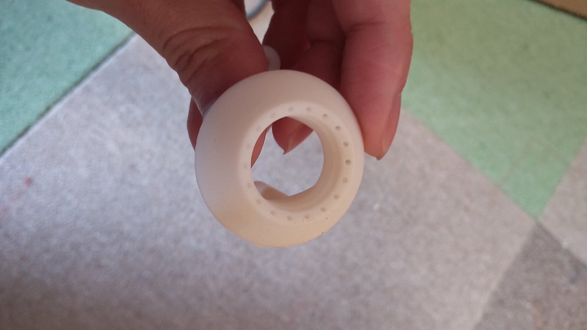 _gear_geek_'s tweet photo. HexaPrinterはBirdAirSystemを搭載しました。これにより課題だった造形物の冷却が可能になりました。エアの供給源は五月蠅いエアポンプです。　#HexaPrinter https://t.co/rWa7PyzxFE