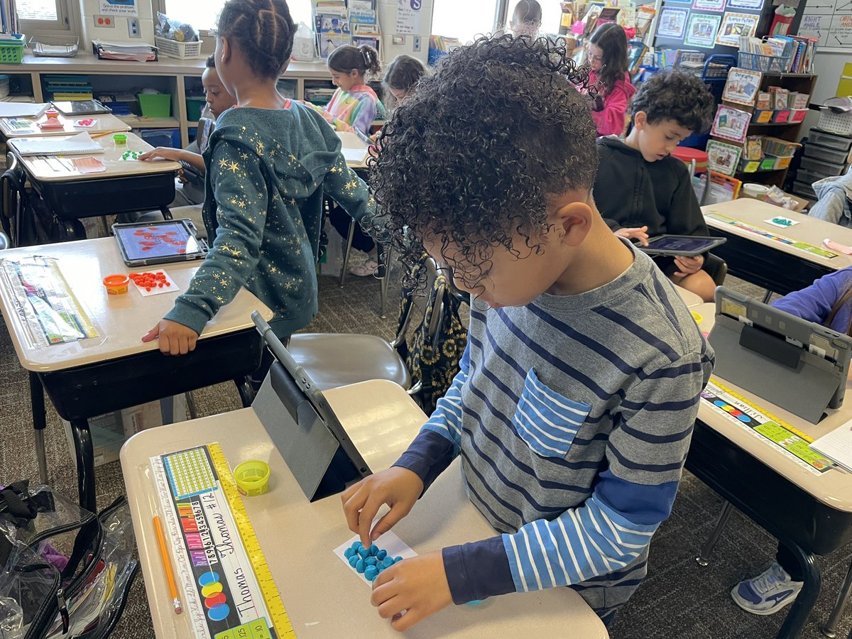 jennymck3's tweet photo. Science Week Day 3: The third graders learned about the states of matter and made Playdoh  particles to simulate solids, liquids, and gases. @MeadowRidgeRoar @OSD135 https://t.co/Hgvxu6g6Wi