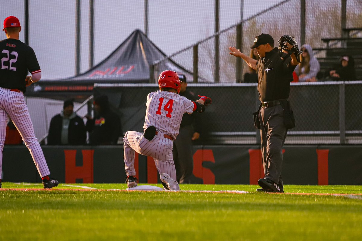RedbirdBaseball's tweet image. LUKE LAWRENCE RBI TRIPLE 😎