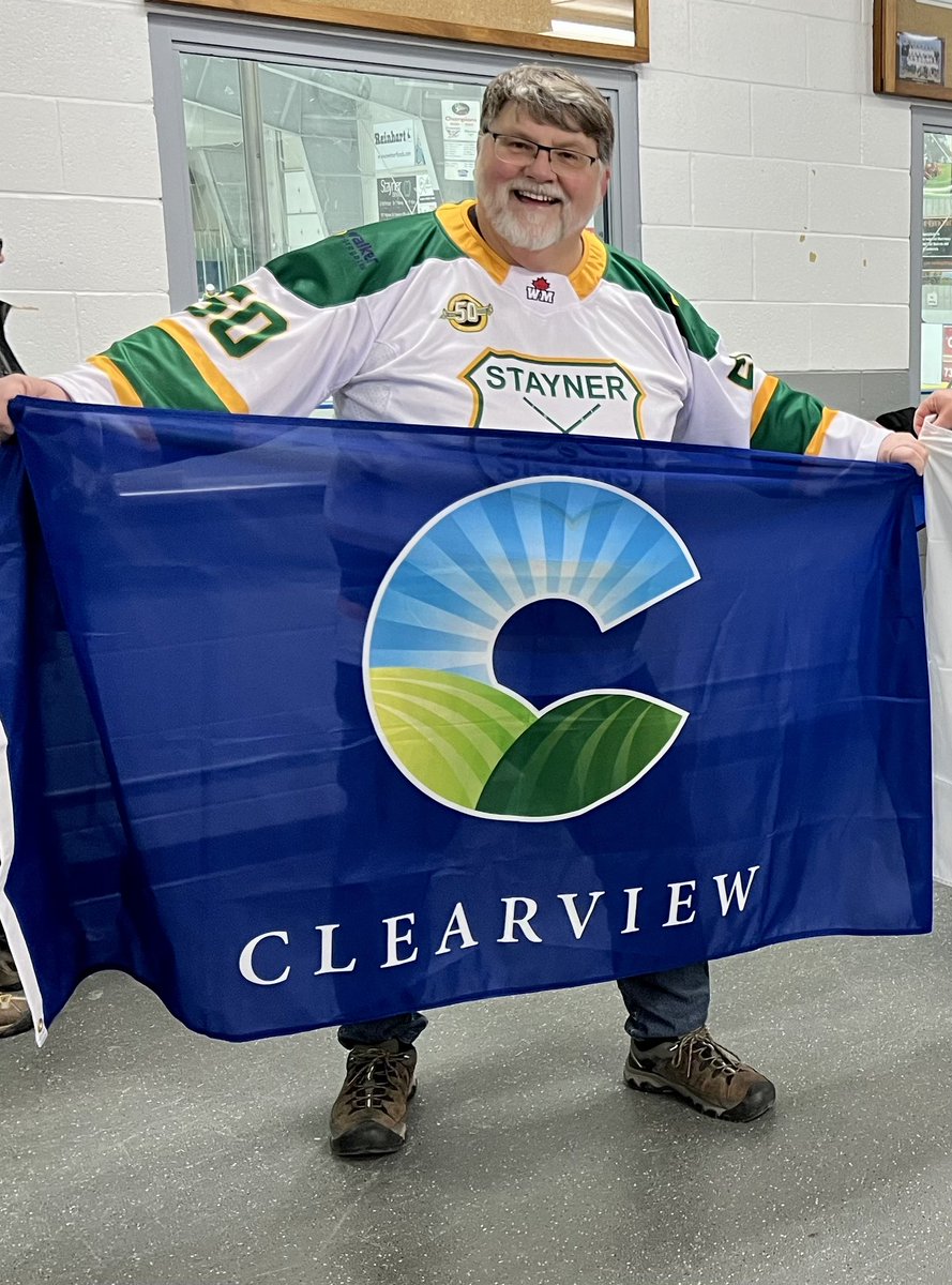 ClearviewMayor's tweet photo. @AndyFLennox @MFPatriotsPJHL @StaynerSiskins Thanks @AndyFLennox I look forward to meeting you and presenting you with our @Clearview_twp Flag. Your town hall in Keniworth will a fine place to fly it after the @StaynerSiskins win the North Conference for the second straight year. https://t.co/aKtSjs0oIC