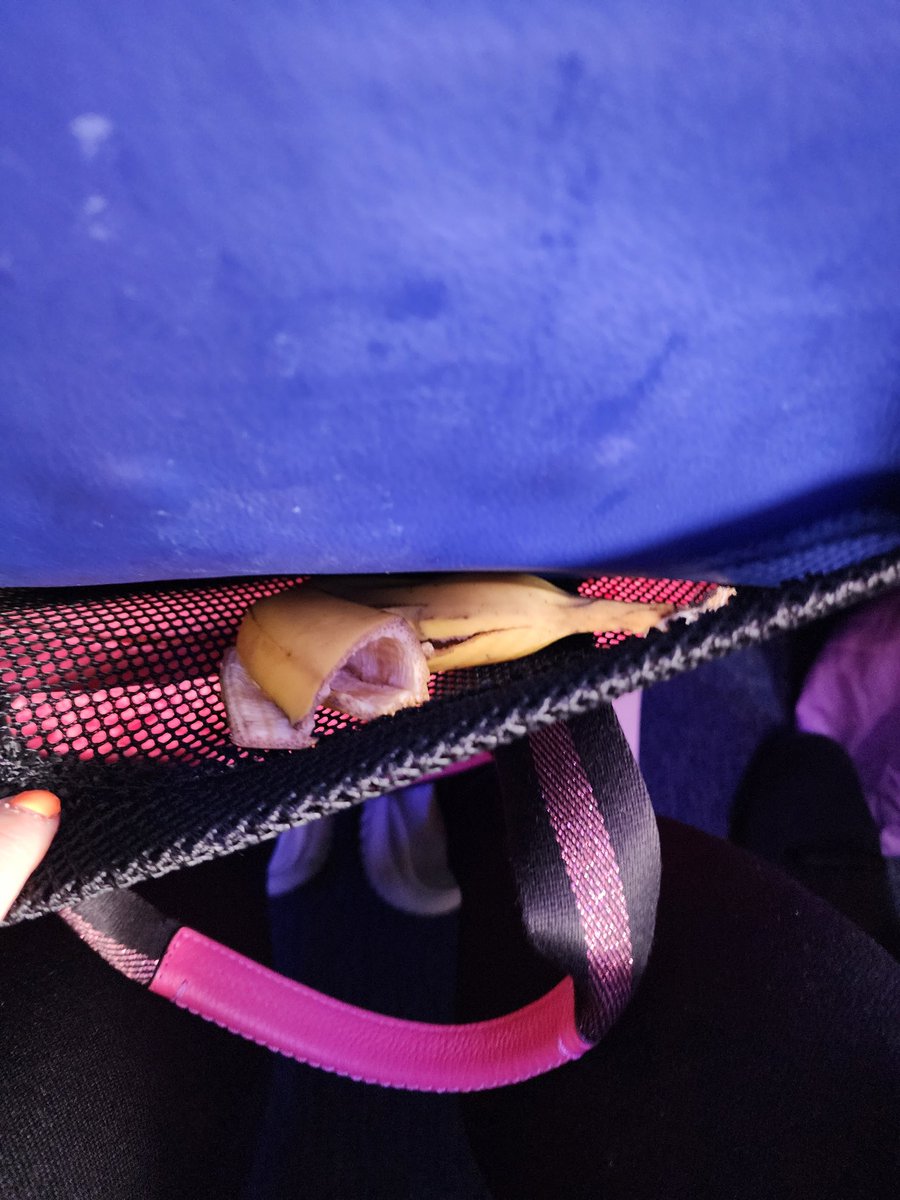 JazzyMoonJess's tweet photo. Way to keep the plane clean @SouthwestAir I went to put my phone in the pocket and there's a freaking old banana peel 😡😡😡 #SouthwestAirlines https://t.co/9h4BUg0loK