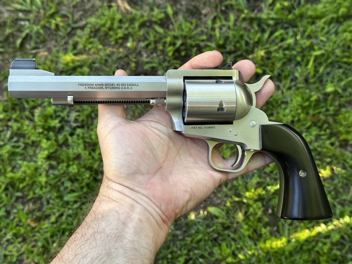FirearmsHistory's tweet photo. The Freedom Arms Model 83 in .454 Casull is a handful, but what a glorious and wonderful handful it is. Hewn from stainless steel, it has what may be the nicest single action trigger I've ever felt in my life. What's your favorite big bore rig? #freedomarms #454casull #oldguns https://t.co/OEjwPumOH4