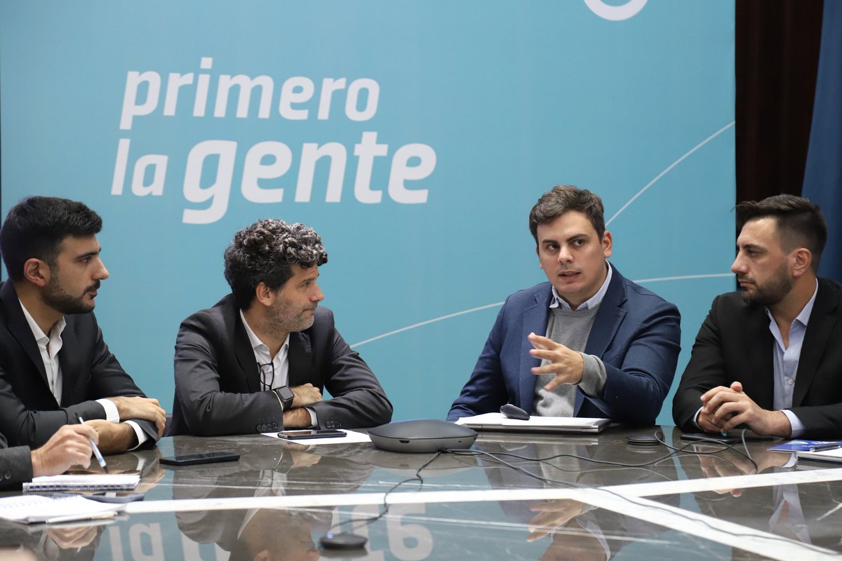 diegobercholc's tweet photo. Junto a @GVienni y @franabra6 nos reunimos con los fondos públicos de garantías provinciales integrantes de #FONRED, que preside @dmvasco y que en 2022 otorgó en conjunto garantías bancarias y en el mercado de capitales por 22.500 millones de pesos, a más de 10 mil empresas. https://t.co/E0jSN1U6Ei