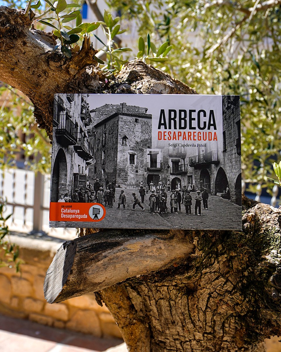 Cooperativa Arbequina (@cooparbequina) on Twitter photo Quin llibre us recomanem per aquest Sant Jordi? 🌹
Arbeca Desapareguda de <a href="/sergicapde_6/">Sergi Capdevila</a> és un autèntic viatge en el temps pel nostre poble a través d'un bonic recull d’imatges d’arxiu i de particulars del segle XX. Recomenat al 100%! 👍
→ Aconsegueix-lo a la nostra agrobotiga Quin llibre us recomanem per aquest Sant Jordi? 🌹
Arbeca Desapareguda de <a href="/sergicapde_6/">Sergi Capdevila</a> és un autèntic viatge en el temps pel nostre poble a través d'un bonic recull d’imatges d’arxiu i de particulars del segle XX. Recomenat al 100%! 👍
→ Aconsegueix-lo a la nostra agrobotiga