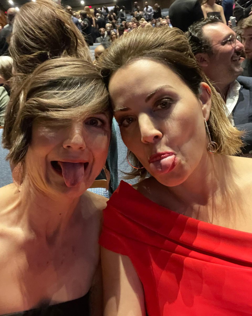 Huesario's tweet photo. #repost @durance.erica To my sis @n_durance .
Thanks for sharing this very special night with me at the CSAs @theacademy .Thanks for being there for everything... https://t.co/M0kNTXf3BT #ericadurance #smallville #savinghope #colormyworldwithlove https://t.co/BWLxHczNmM