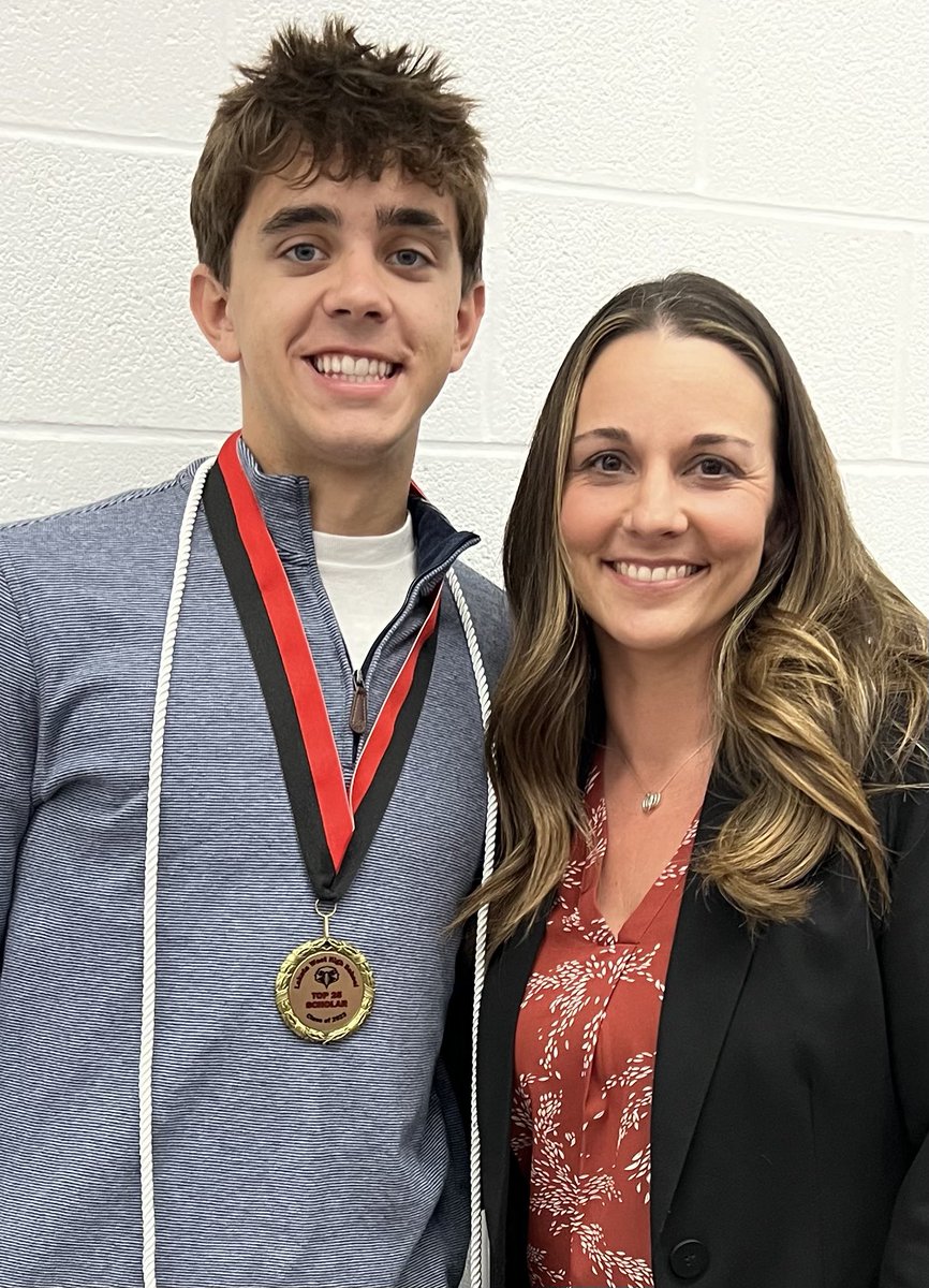 BTsportsmedLWHS's tweet photo. Very proud of Emma &amp; Carter finishing in the Top 25 of their class. It was an honor to be asked to join them at their recognition event this evening. Big things ahead in the world of medicine for these 2! #futurePA #futureorthosurgeon https://t.co/AzNwysCkFy