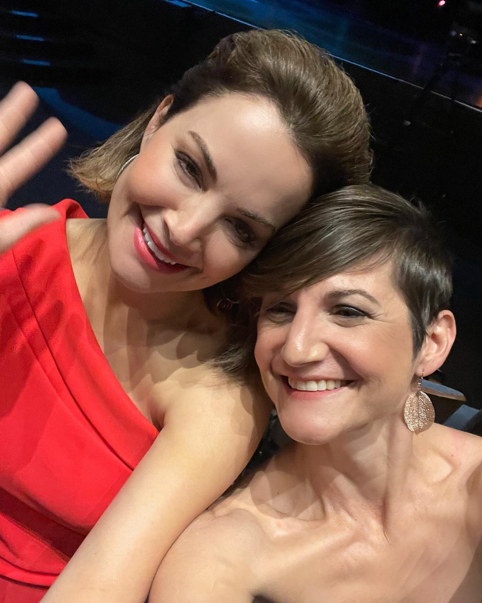 Huesario's tweet photo. #repost @durance.erica To my sis @n_durance .
Thanks for sharing this very special night with me at the CSAs @theacademy .Thanks for being there for everything... https://t.co/M0kNTXf3BT #ericadurance #smallville #savinghope #colormyworldwithlove https://t.co/BWLxHczNmM