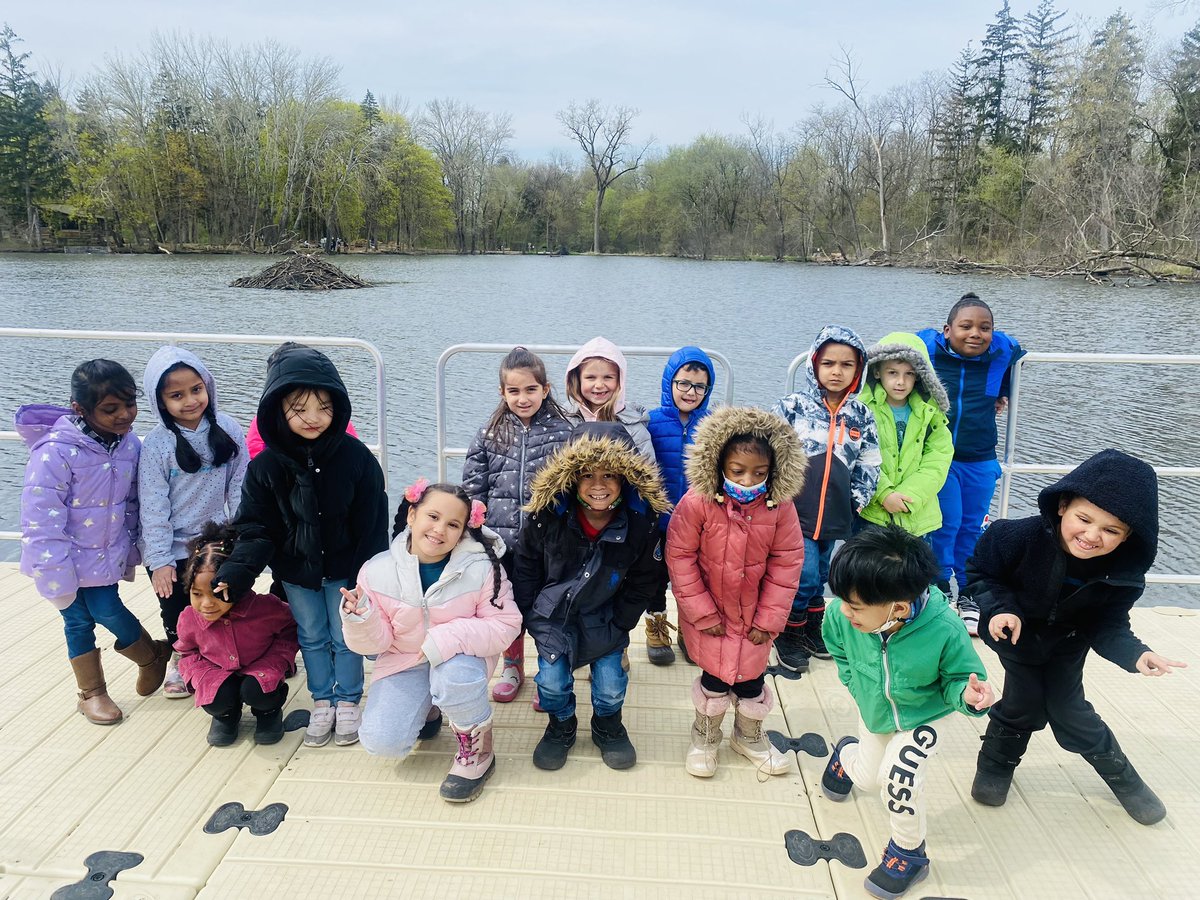 MrsDoyleSD54's tweet photo. Field trip 🚌🌲🦫❤️#wearemuir #muirmoments #walkproud #sd54 #kindergarten #nature https://t.co/JuqR3jiM31