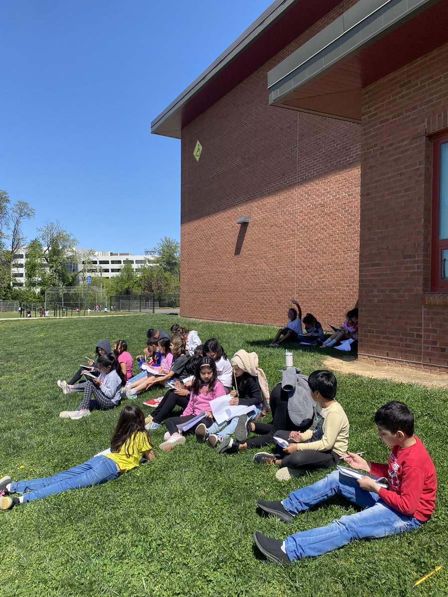 Spring is a nice time to write poetry outside on a beautiful day! 🌸📝