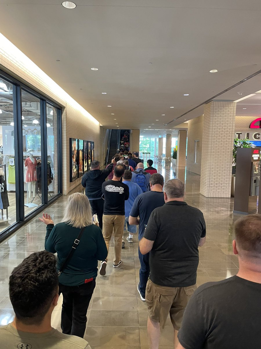 Congratulations <a href="/TerryMatalas/">Terry Matalas</a> massive  line for Dallas screening. Good sign for #StarTrekLegacy