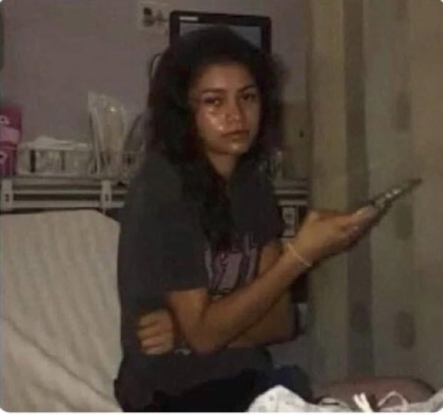 - você é tão linda não esqueça disso 

eu em casa lendo a msg