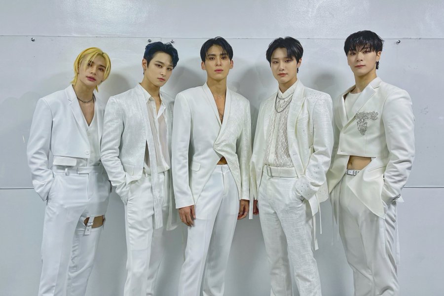 xjusun's tweet photo. Moonbin, thank you for being juyeon's and changmin's friend all this time, thank you for your hard work, thank you for amazing performances. They must be shock and so sad. Once again, rest in peace. Aroha, deobies love you and stay strong!🫂🥀 https://t.co/0OJFazF3VG