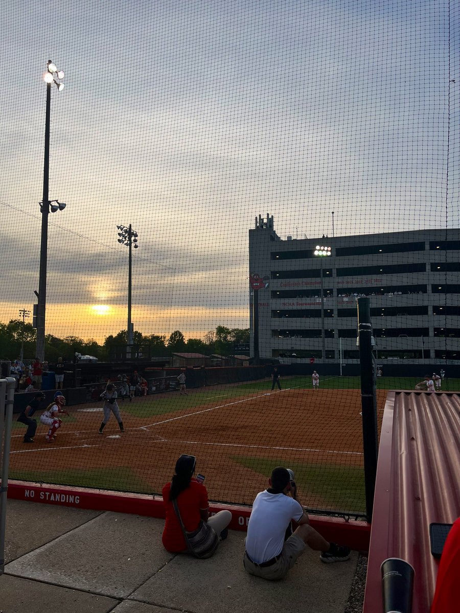 Sedd_ASU17's tweet photo. Topps vs Louisville LETS GOOOO!🥎#GoTopps https://t.co/uS2KXwEHuY