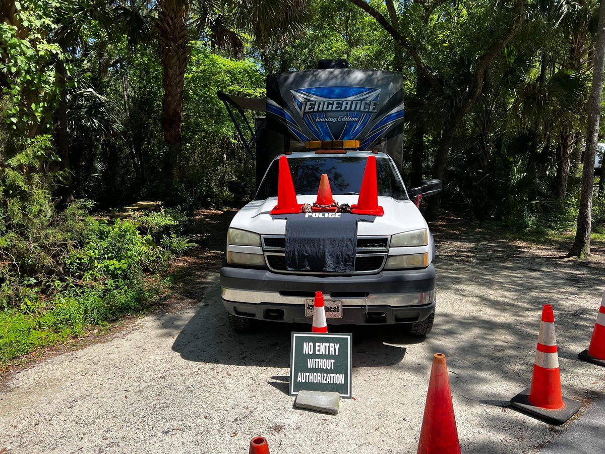 WhittlingDown1's tweet photo. This is my friend’s campground neighbor right now. Gee, not sus at all! 🤪 https://t.co/fikVRmplcK