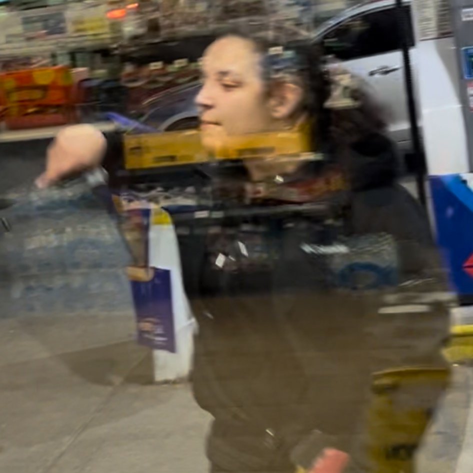 SeattlePD's tweet photo. Robbery Detectives are asking for the public’s help to identify the suspect (pictured below) of a robbery in the Mount Baker neighborhood on April 7th, 2023. If you have any information about this incident, please contact the SPD Violent Crimes Tip Line at (206) 233-5000. https://t.co/adlEOicqJm